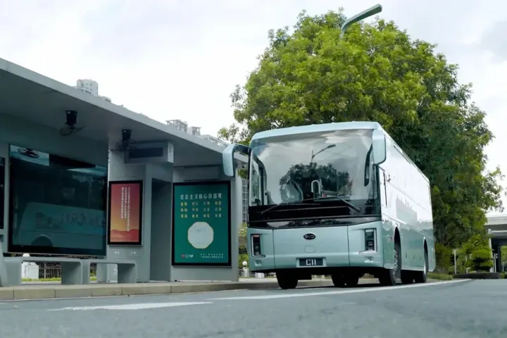 BYD prepara autobuses que entierran el diésel a 1.000 voltios bajo tierra